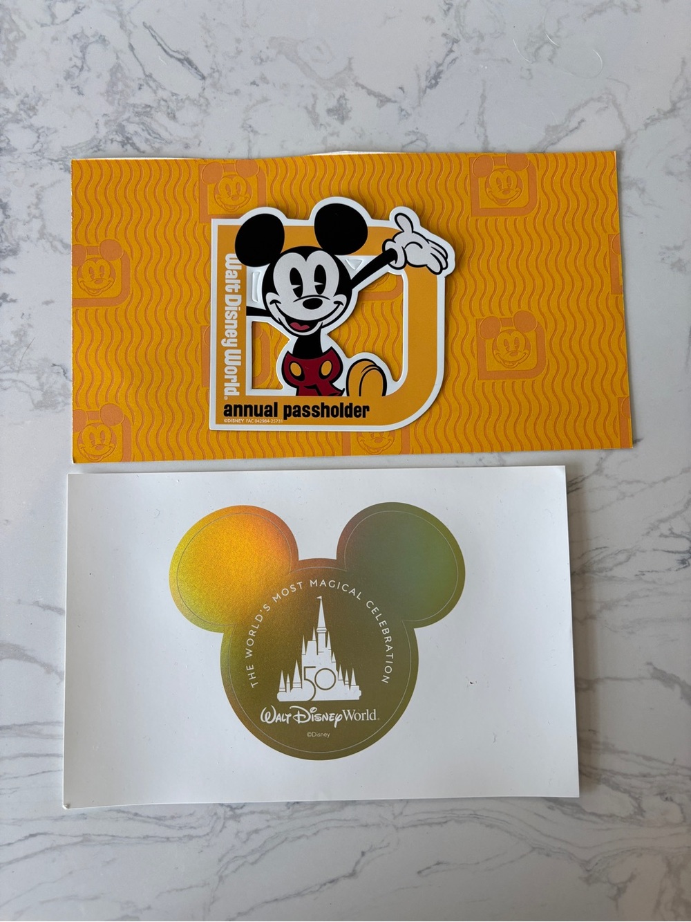DVC Member Magnet -Mickey- and Gold sticker NWOT